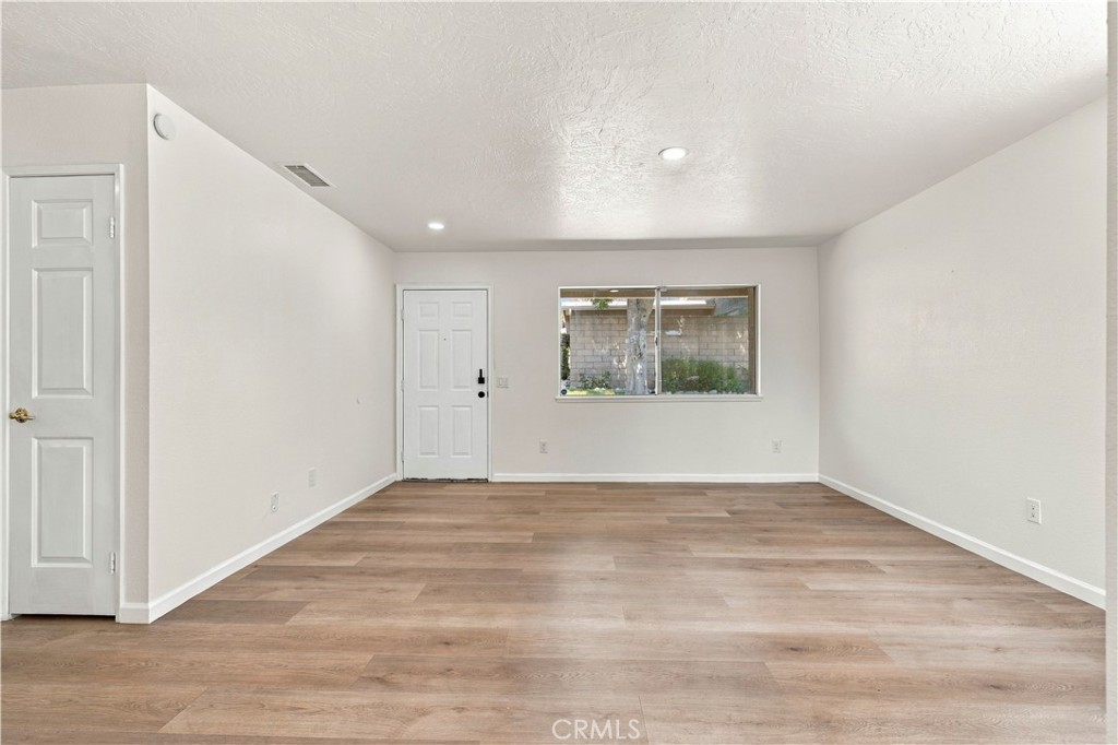 1682 carmel cir w
