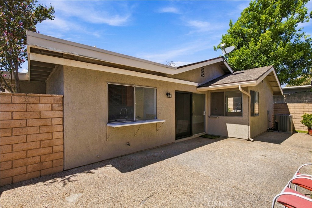 1682 carmel cir w