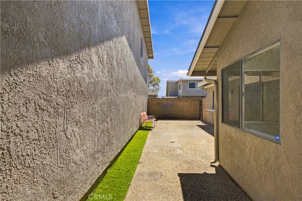 1682 carmel cir w