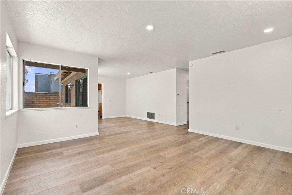 1682 carmel cir w