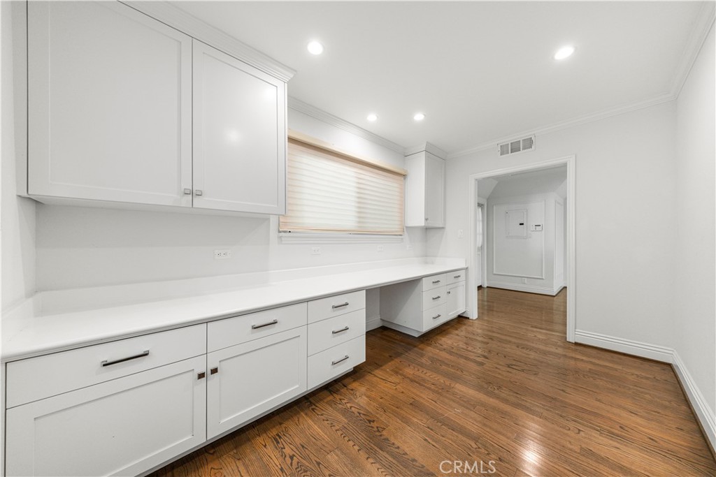 555 Sierra Madre Boulevard