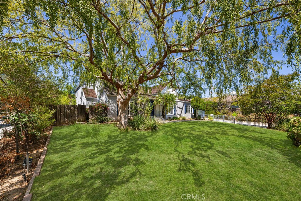 555 Sierra Madre Boulevard