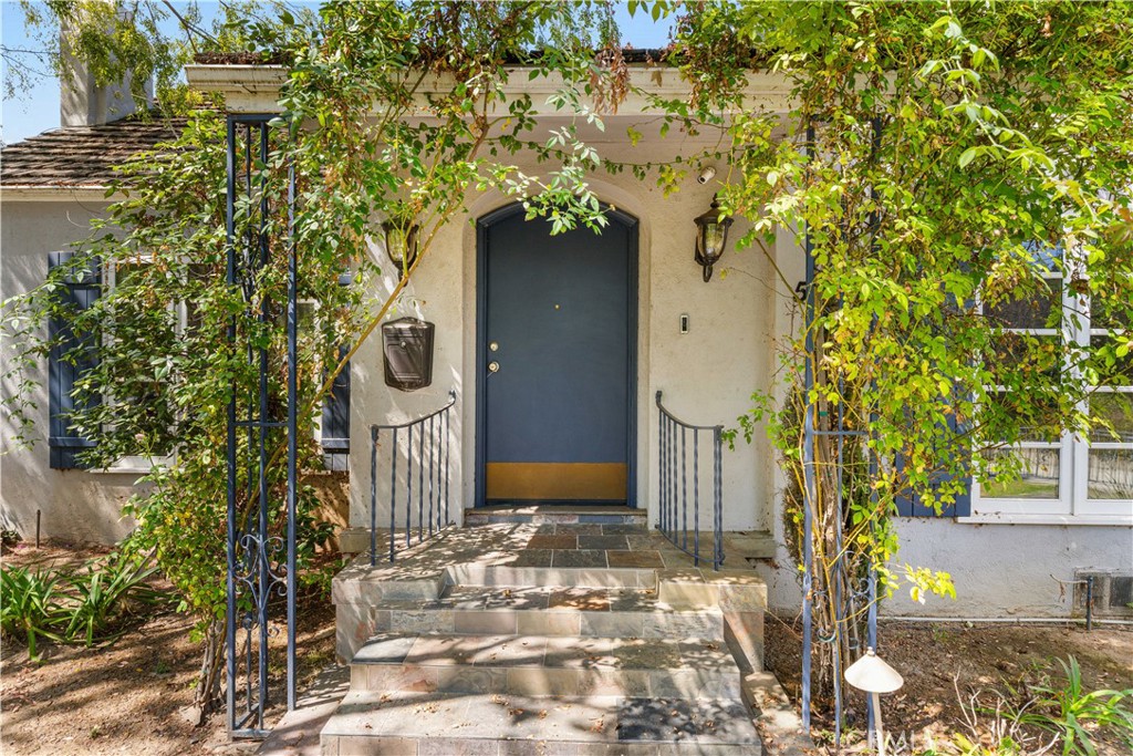 555 Sierra Madre Boulevard