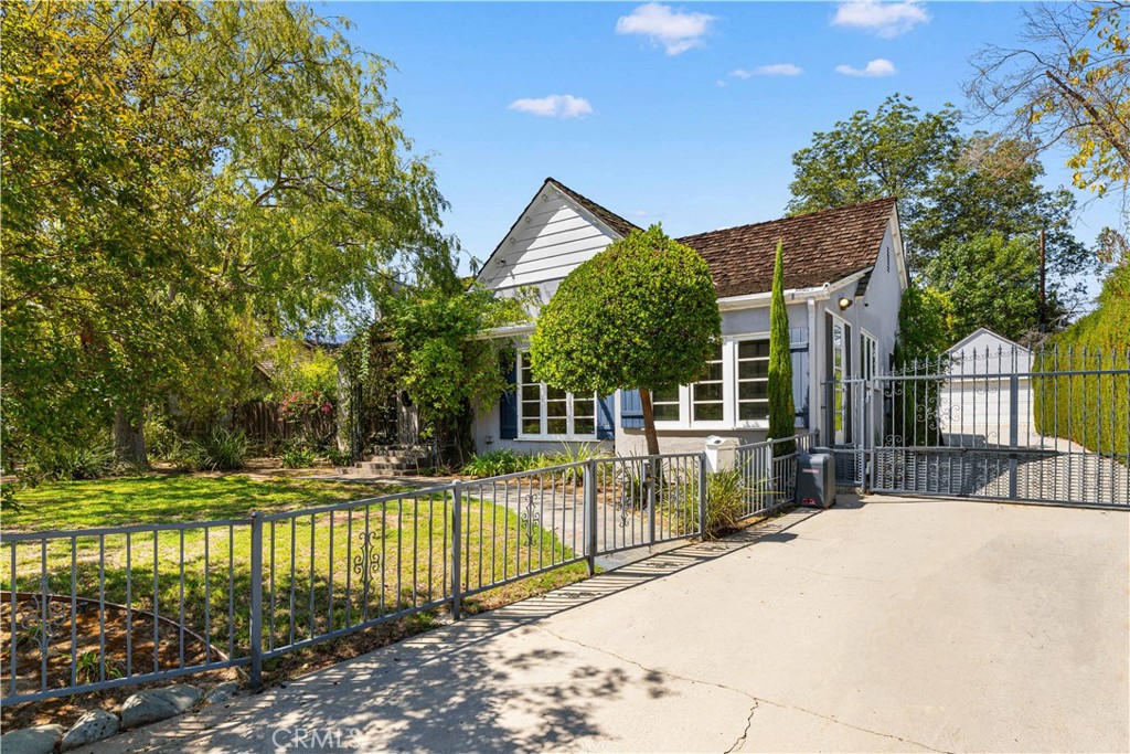 555 Sierra Madre Boulevard