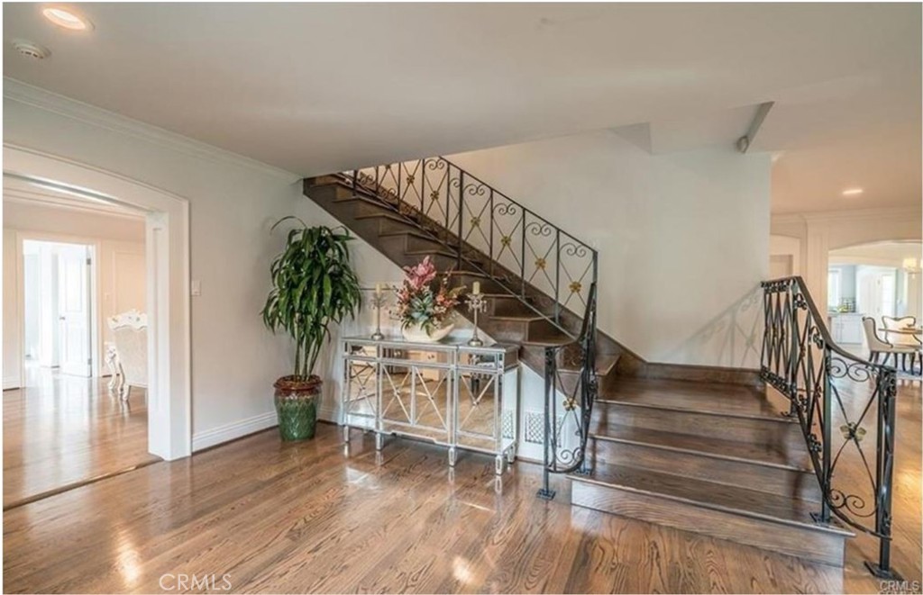 555 Sierra Madre Boulevard