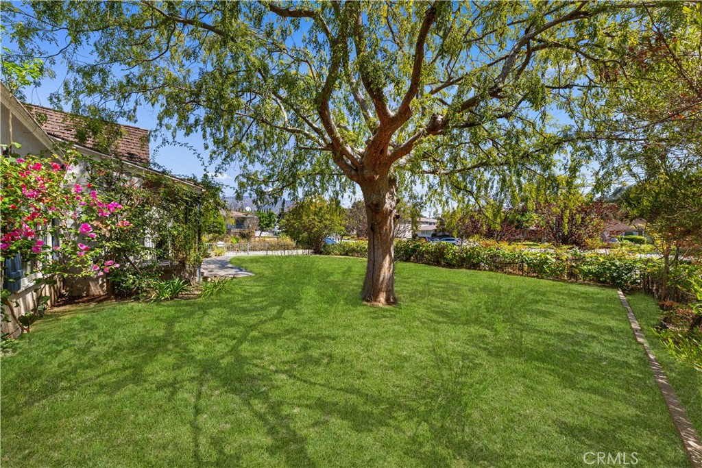 555 Sierra Madre Boulevard