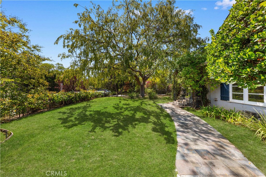 555 Sierra Madre Boulevard