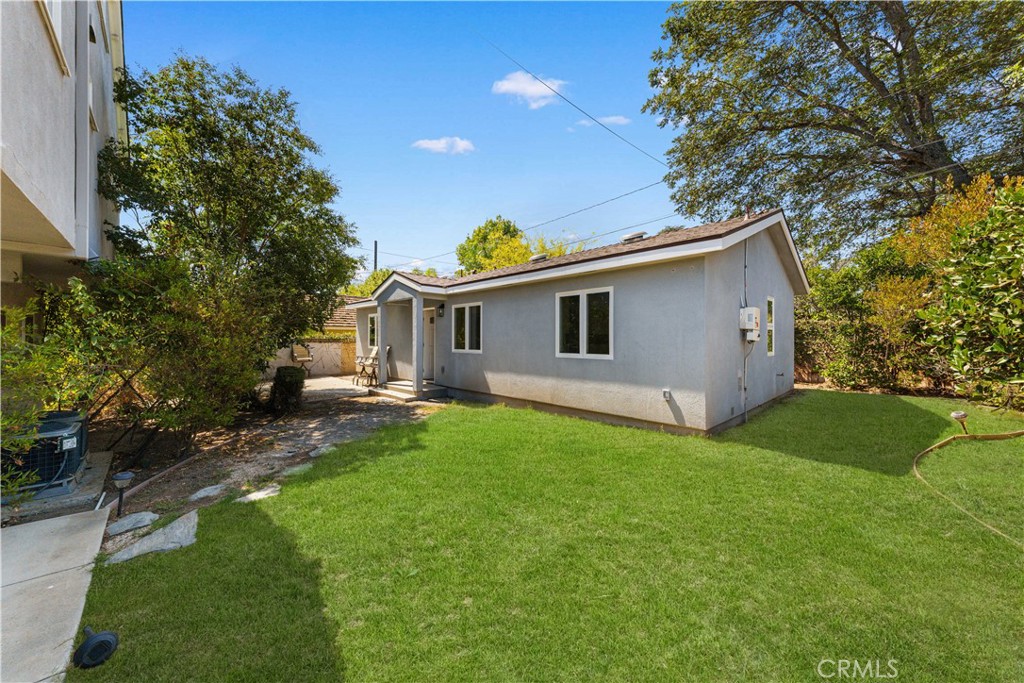 555 Sierra Madre Boulevard