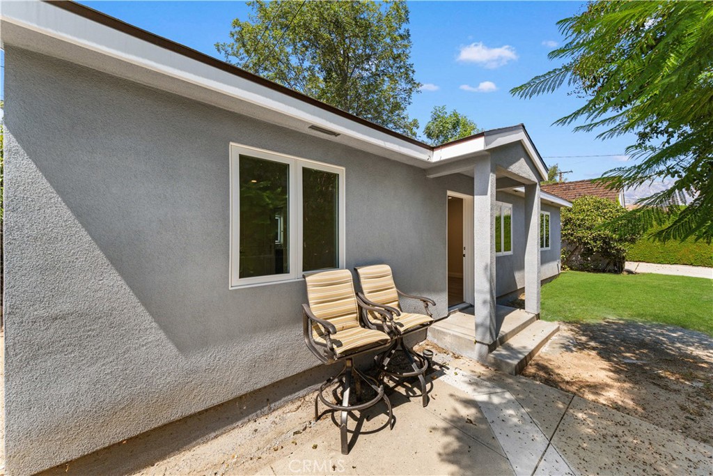 555 Sierra Madre Boulevard