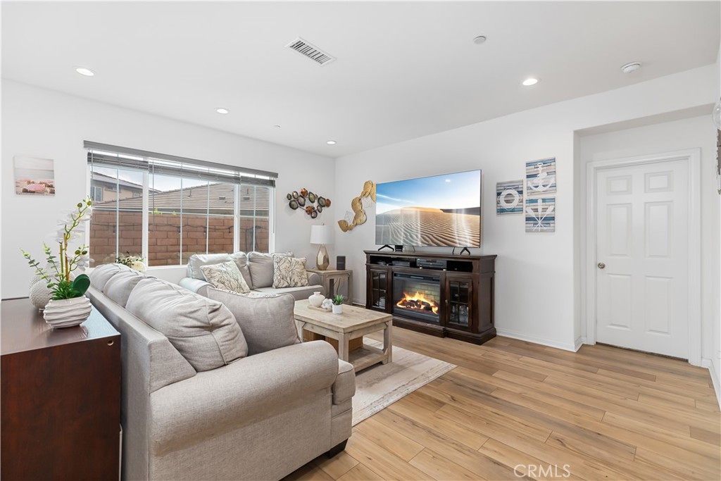 3337 S Honeysuckle Avenue