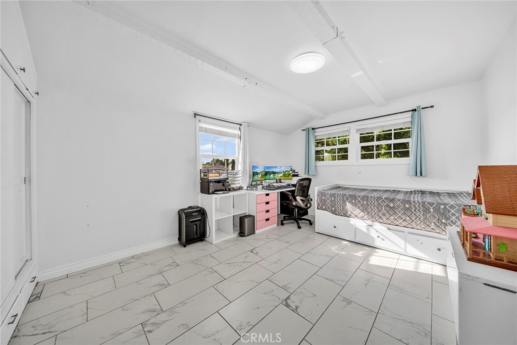 1106 S Lark Ellen