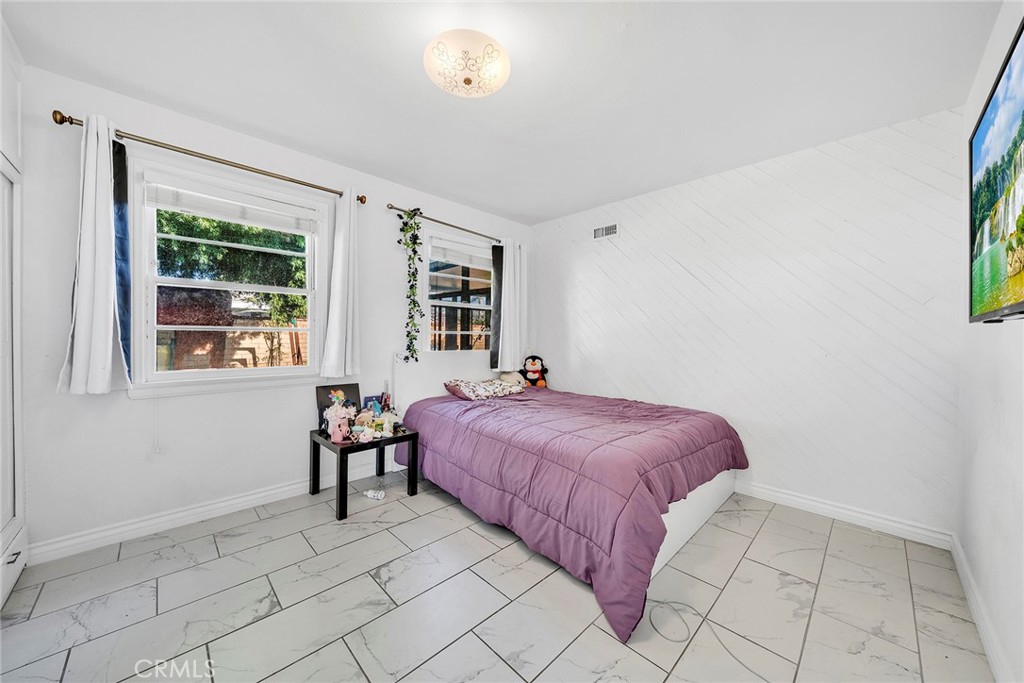 1106 S Lark Ellen