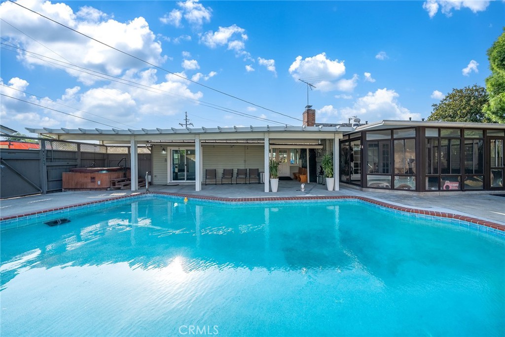 1106 S Lark Ellen