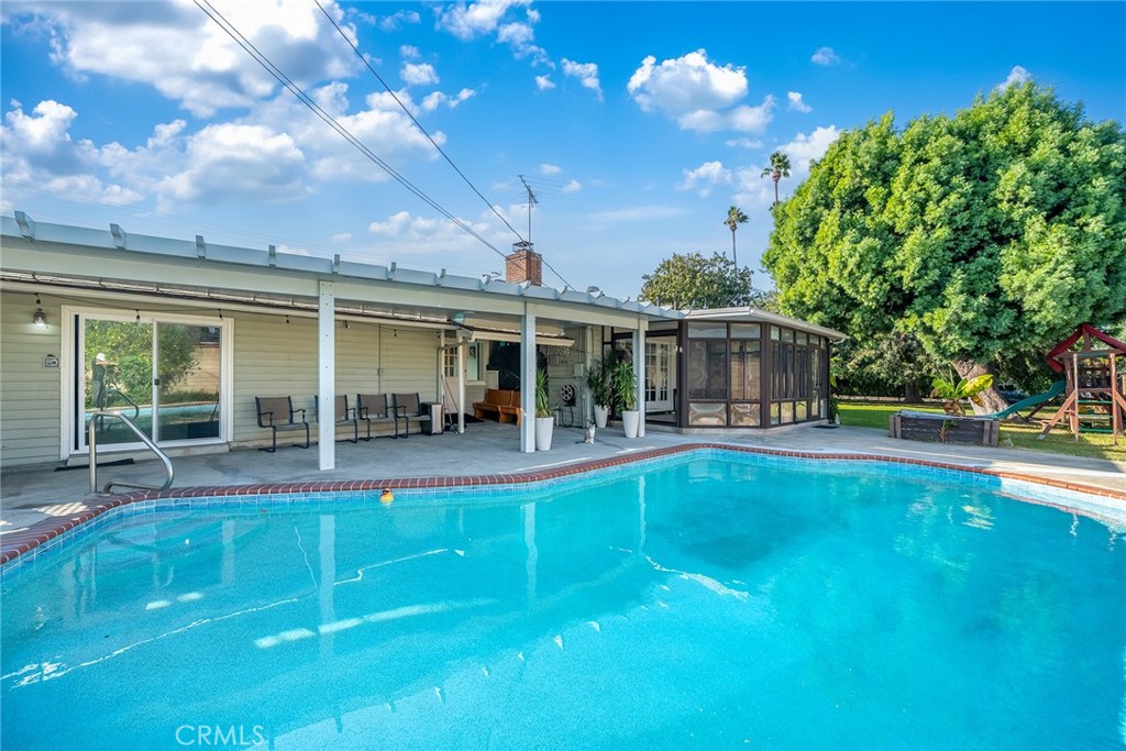 1106 S Lark Ellen