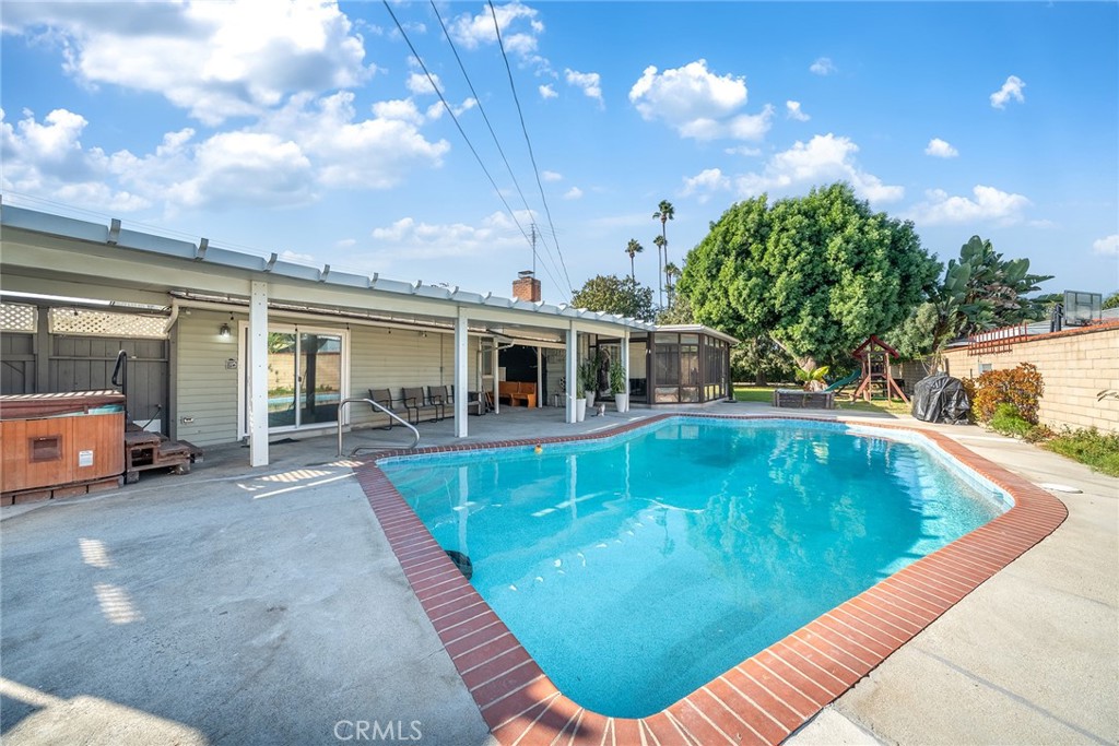 1106 S Lark Ellen