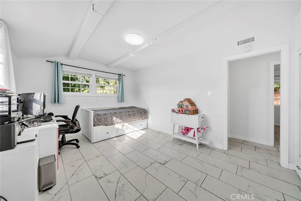 1106 S Lark Ellen