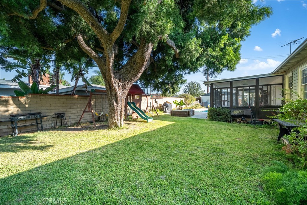 1106 S Lark Ellen