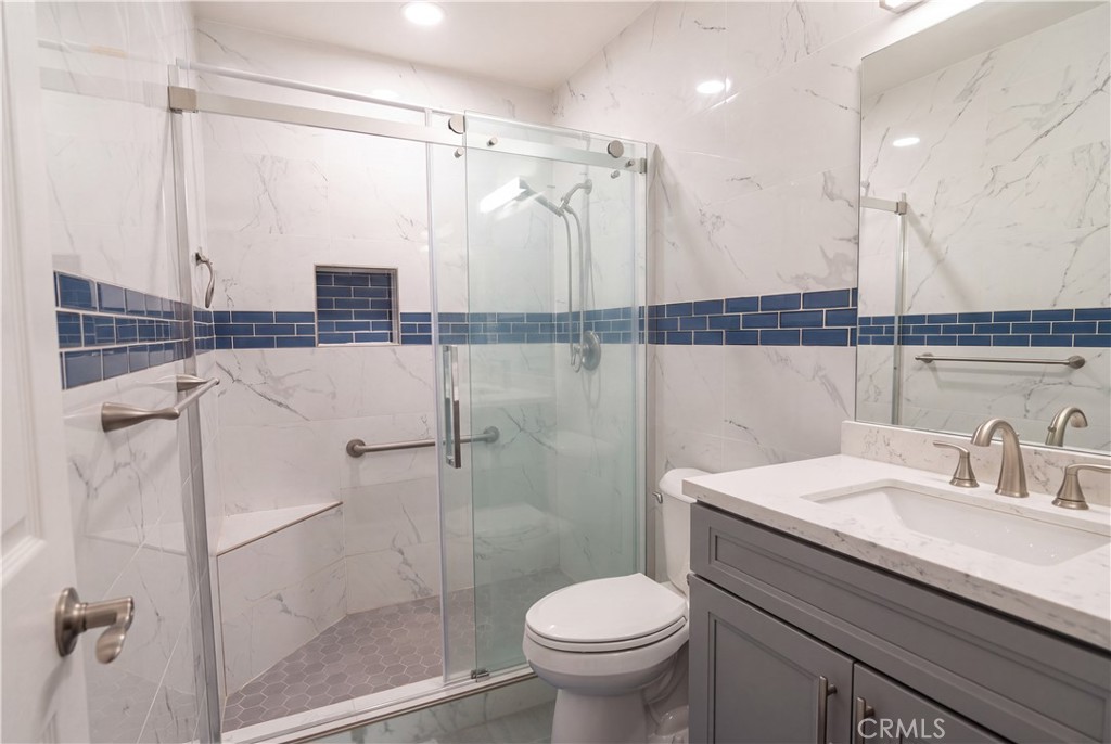418 E Broadway B