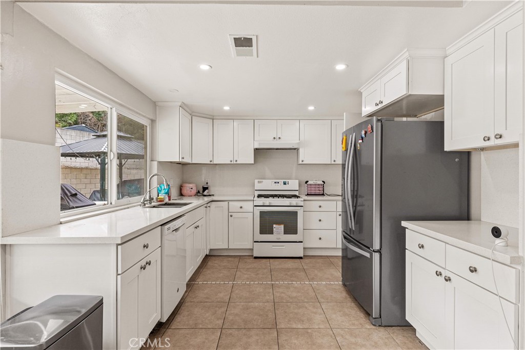 16606 Woodmont Pl