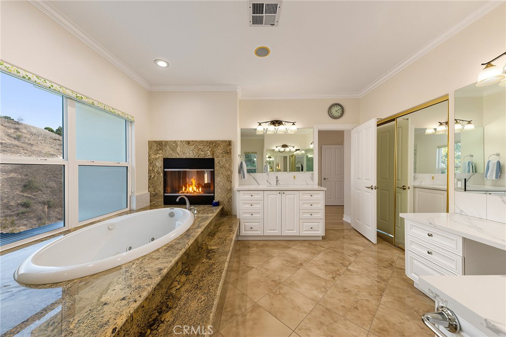 1121 Pinto Drive