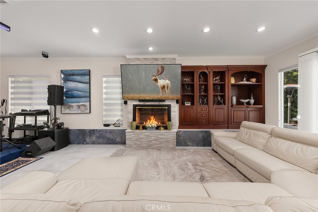 1121 Pinto Drive