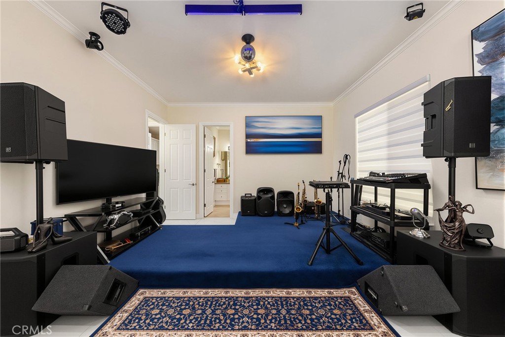 1121 Pinto Drive