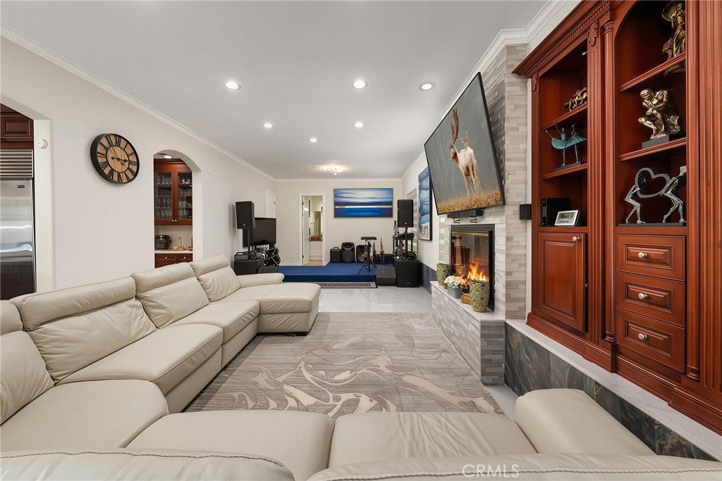 1121 Pinto Drive