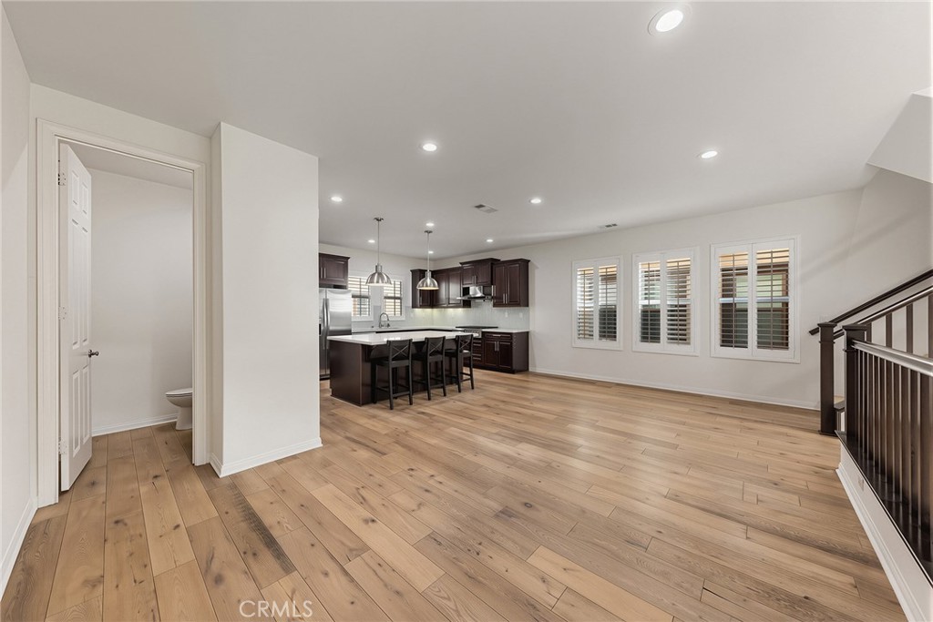 656 W Huntington