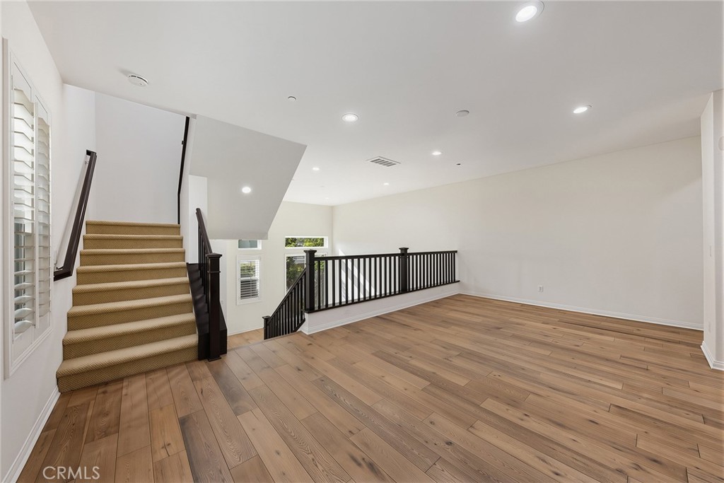 656 W Huntington