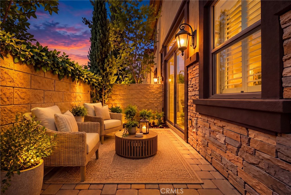 656 W Huntington