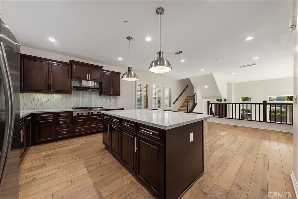 656 W Huntington