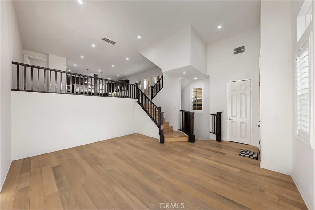 656 W Huntington