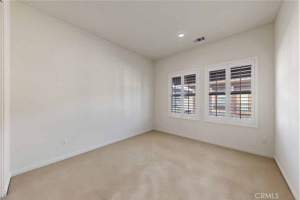 656 W Huntington