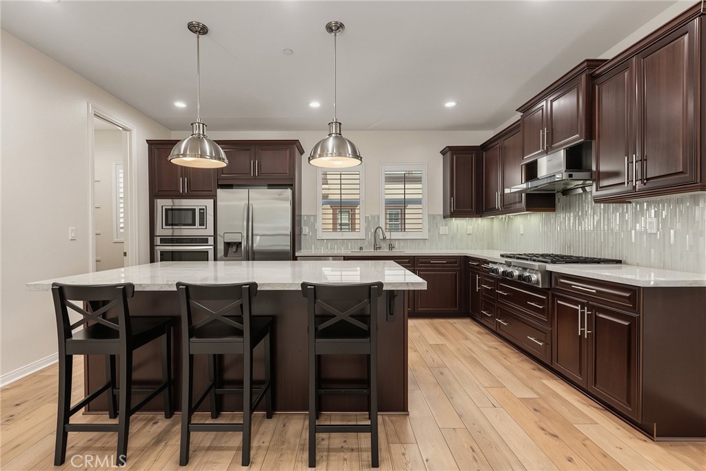 656 W Huntington