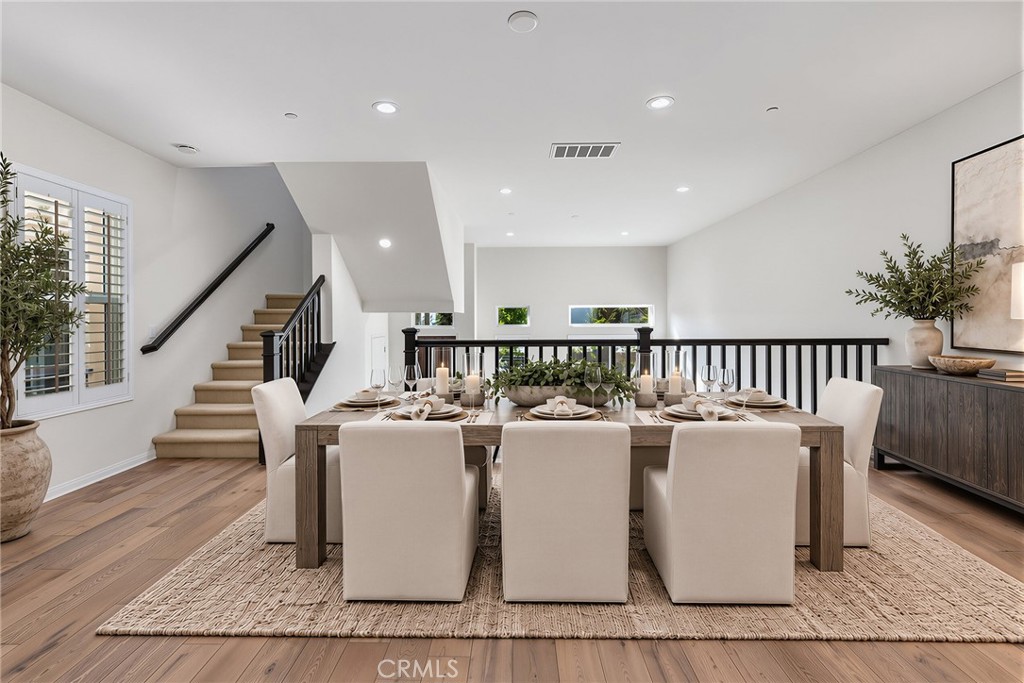 656 W Huntington
