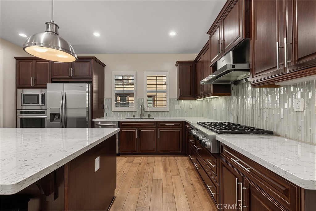 656 W Huntington