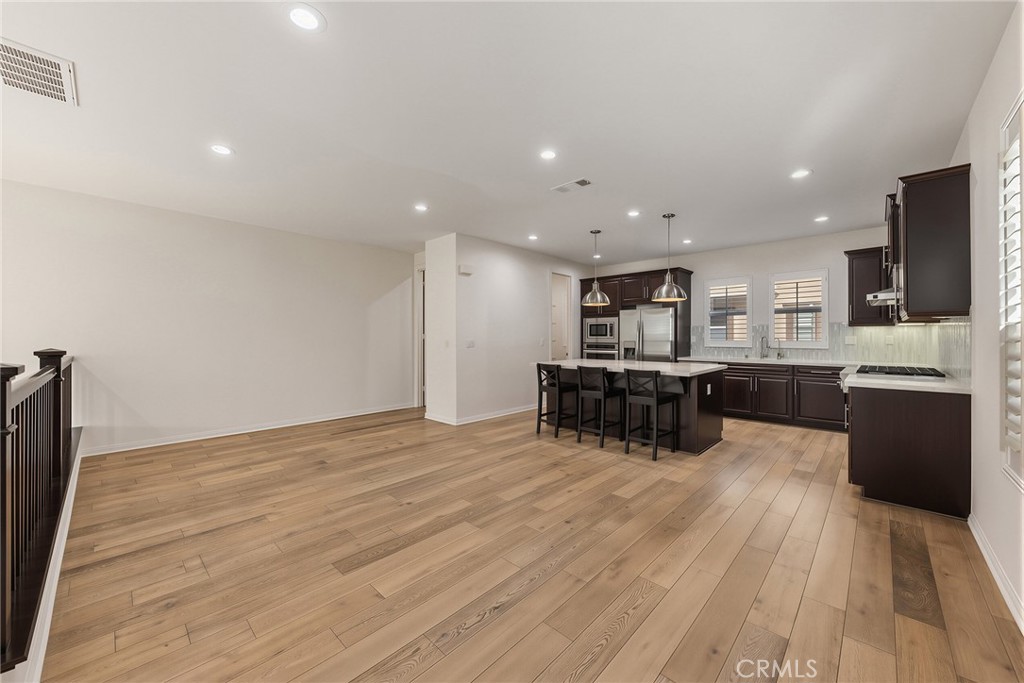 656 W Huntington