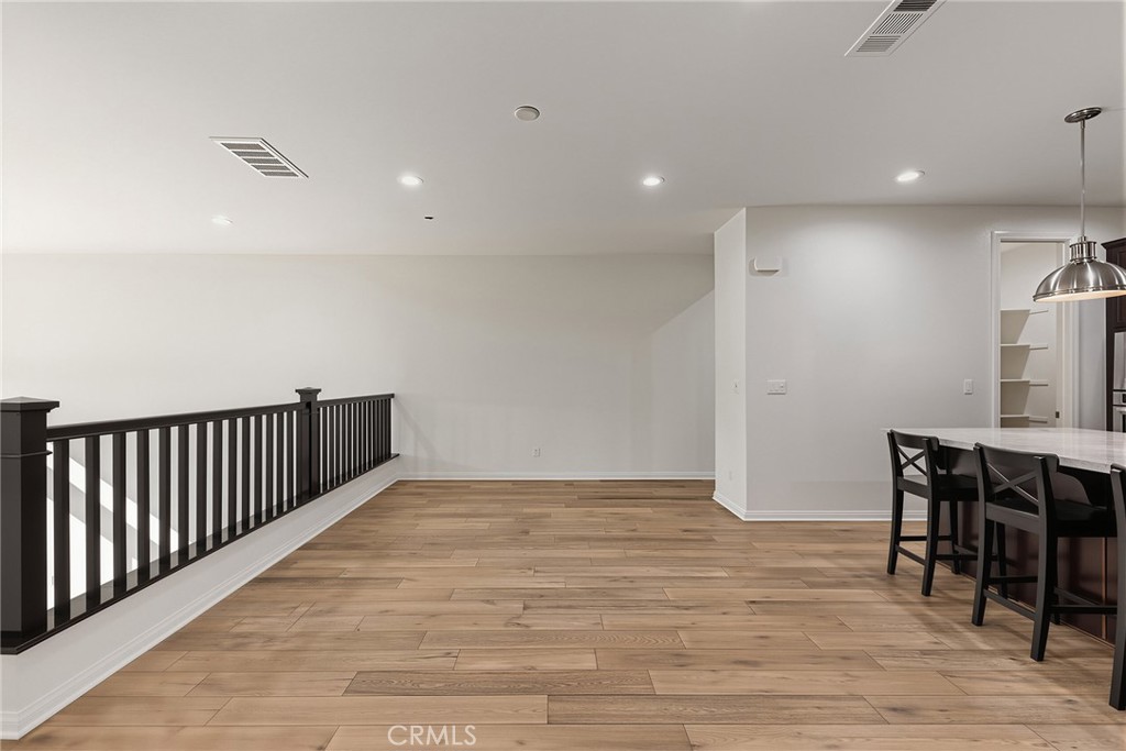 656 W Huntington