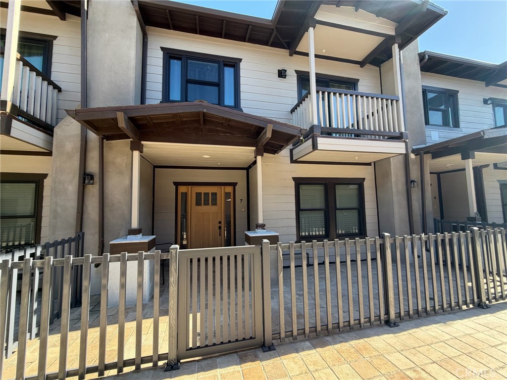 569 Lincoln Avenue 7