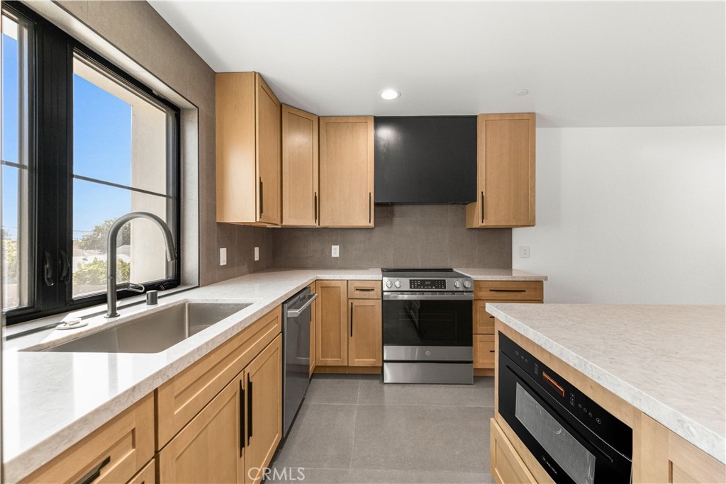 220 W Mission B