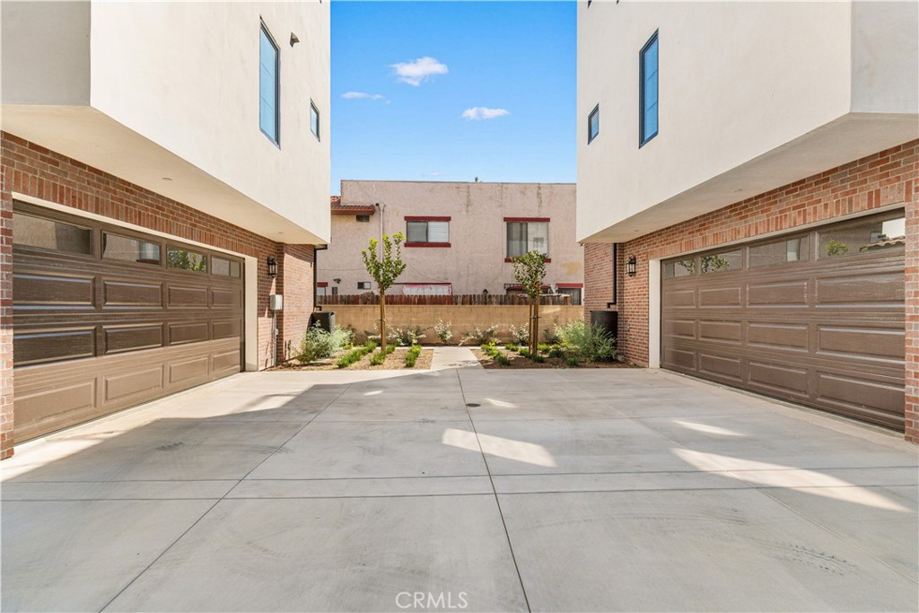 220 W Mission B