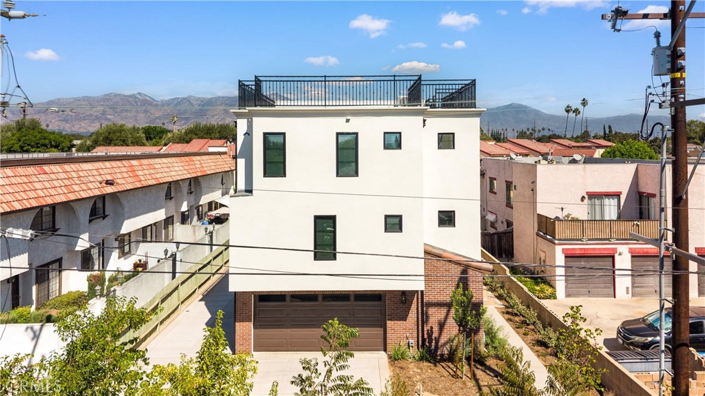 220 W Mission C
