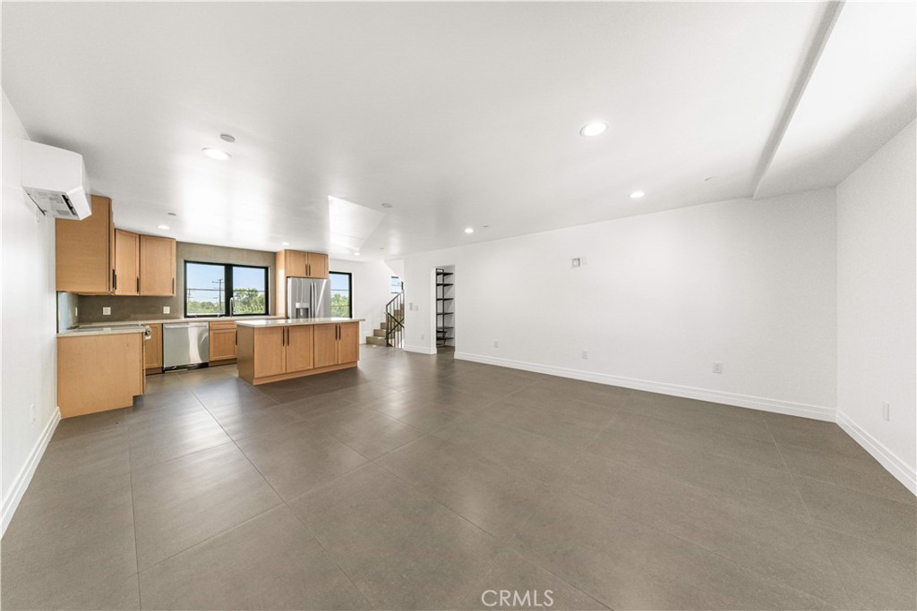 220 W Mission C