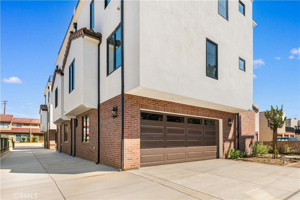 220 W Mission C