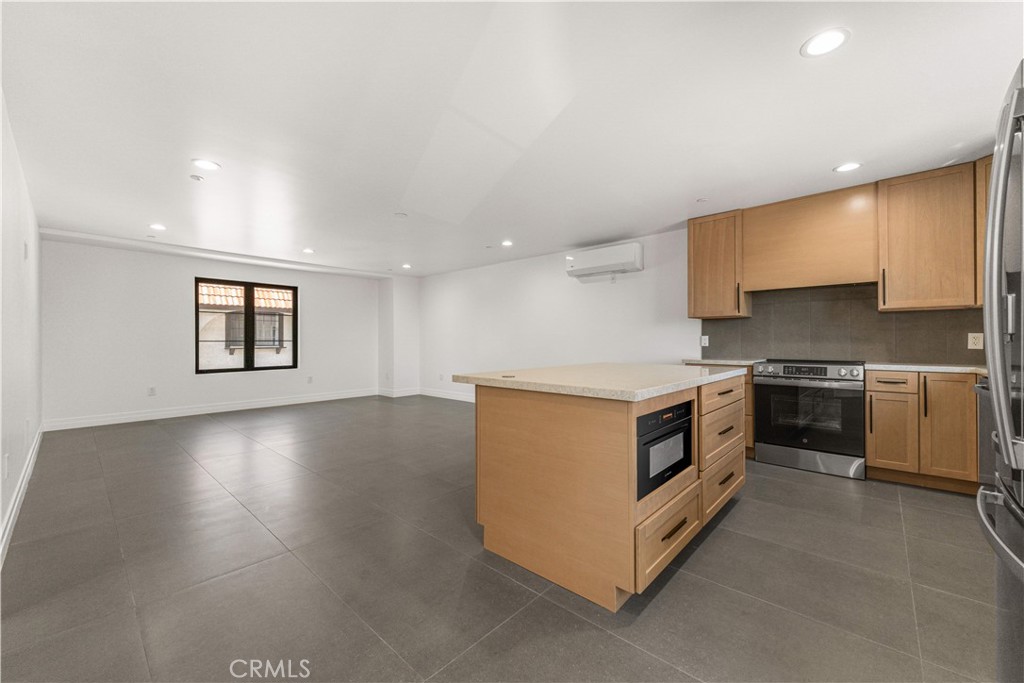 220 W Mission C