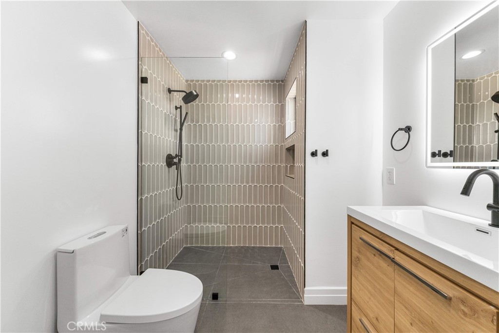 220 W Mission C