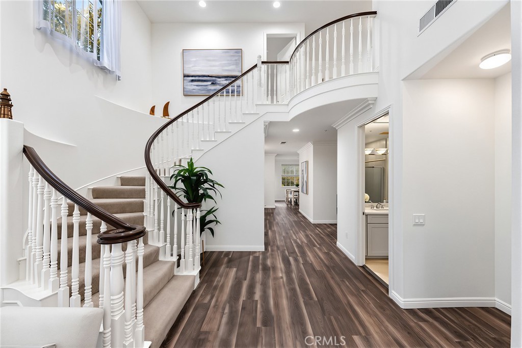 211 S 5th