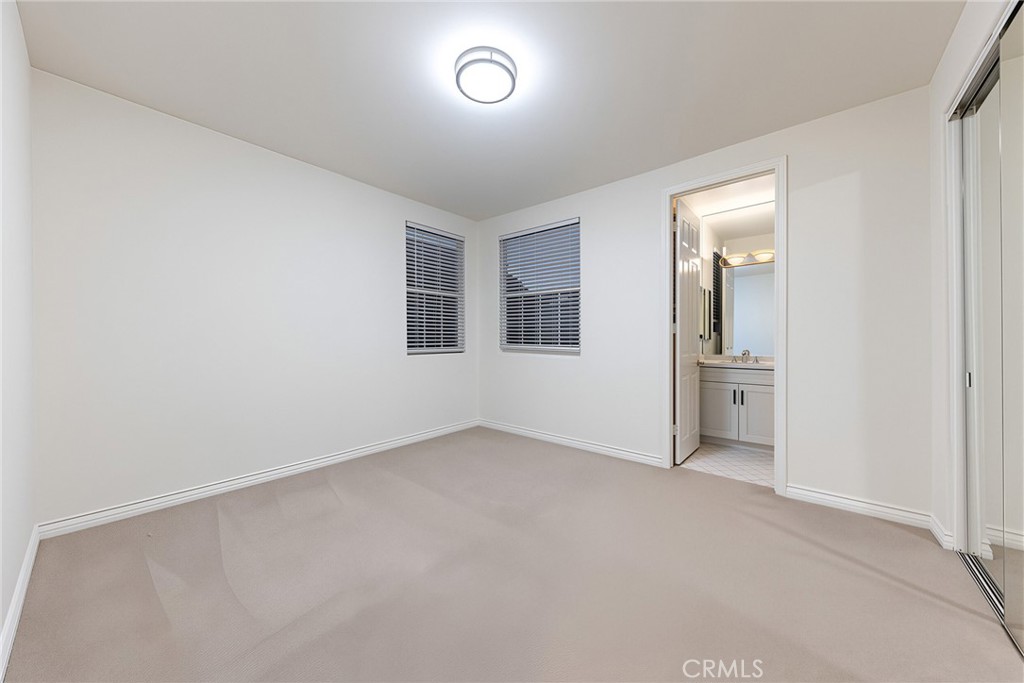 211 S 5th