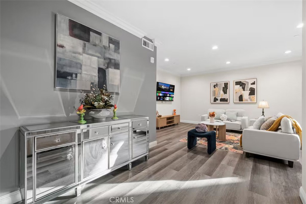 569 Lincoln Avenue 8