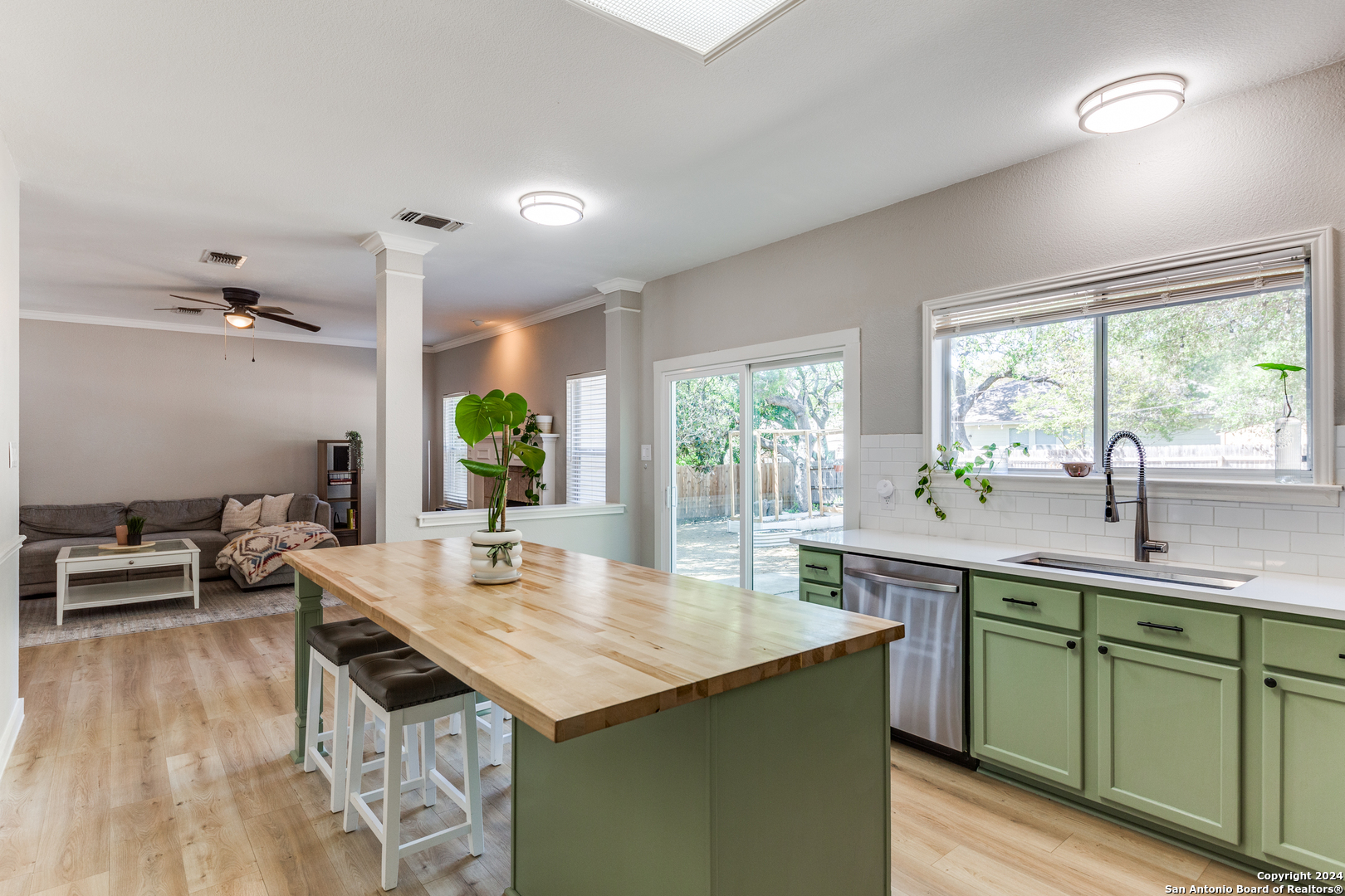 11523 ROSEVIEW